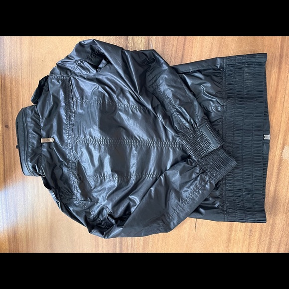 COPY - Mackage Perla Packable Rain Jacket Hoodie Trench Zipper Pockets Bag Bomb… - Picture 6 of 11